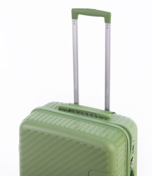 Средний дорожный чемодан полипропилен Travel world 36983М-GR (Green/Зеленый) на колесах и кодовым замком R36983М-GR фото